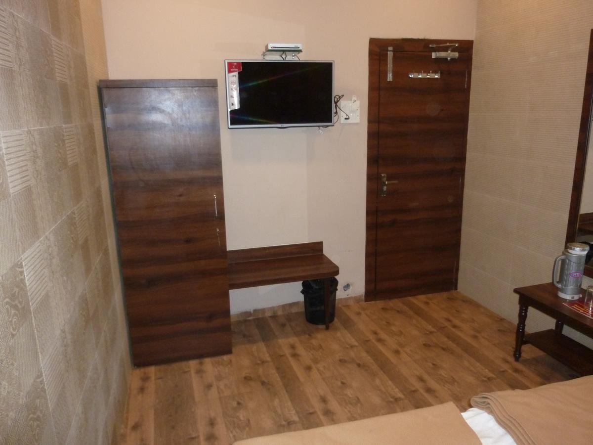 Hotel Regal Palace Mumbai Exterior photo