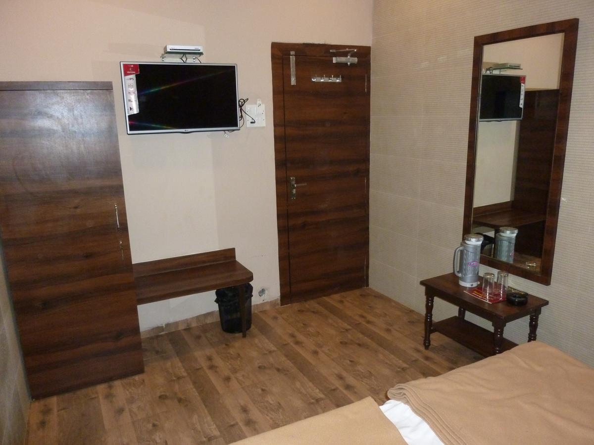 Hotel Regal Palace Mumbai Exterior photo