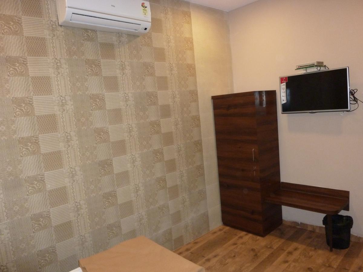Hotel Regal Palace Mumbai Exterior photo